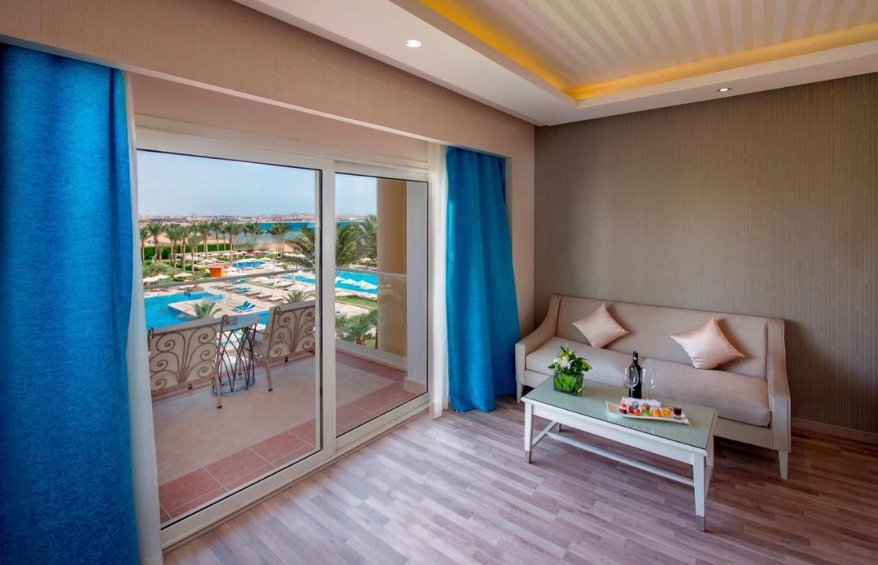 Pacchetto VIP - Suite Premium con Vasca Idromassaggio e Vista Mare e Piscina